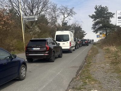 Понад 40 автівок: на кордоні зі Словаччиною фіксують значні черги