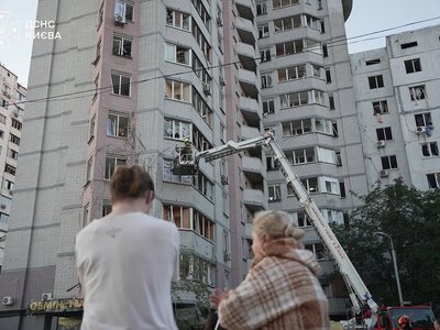 РФ вдарила по «Київмедспецтрансу»: знищено п'ять швидких, пошкоджено десятки машин та станцію метро