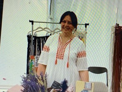 Дружина священника чотири роки тому створила власний бренд із виготовлення власноруч прикрас