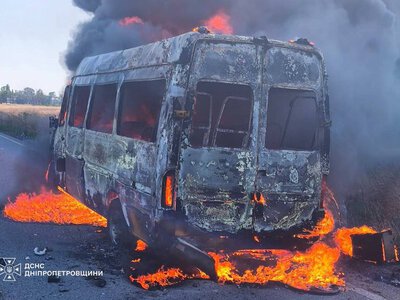 Окупанти вдарили по рейсовому мікроавтобусу на Дніпропетровщині