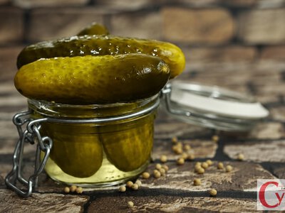Чому вибухають банки з огірками: п’ять помилок, які псують домашню консервацію