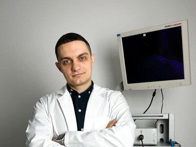 Танцює заради ремонтів: як 30-річний директор оновлює лікарню на Тернопільщині
