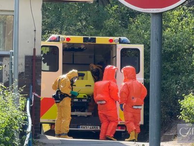 Жінка повернулася до Чехії з Уганду з дуже небезпечною інфекцією: її перевезли до Буловки