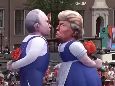 На ЛГБТ-параді в Амстердамі показали інсталяцію, в якій Трамп цілується з путіним (ВІДЕО)