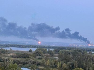 У росії після атаки дронів вчергове палає один із найбільших та найстаріших НПЗ