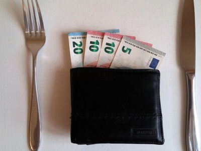 Скільки коштів потрібно українцям для комфортного життя: порівняння витрат в Україні та ЄС