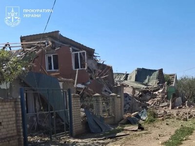 У Херсоні з-під завалів деблокували тіло загиблої жінки, кількість постраждалих внаслідок авіаудару зросла - Херсон Daily