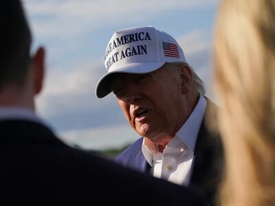 Дональд Трамп заявив, що скасував нові удари по Ірану заради досягнення мирної угоди