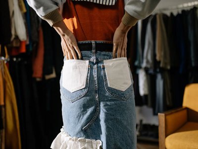 Celine і Dior зробили ставку на неї: яка спідниця стала хітом сезону