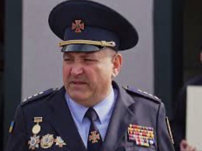Будував власні маєтки руками рятувальників?
