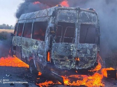 Окупанти вдарили по рейсовому мікроавтобусу на Дніпропетровщині: семеро поранених