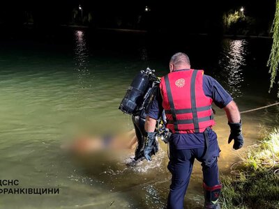 У Надвірній на озері потонув чоловік