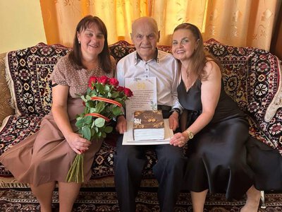 У Старому Лисці привітали 90-річного ювіляра Володимира Юзькова