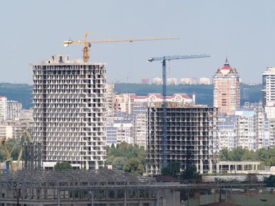 Квартири в Києві не дешевшають попри обстріли: що тримає ціни