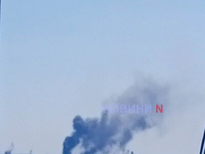 У Миколаєві пролунав вибух: у небо піднявся стовп диму