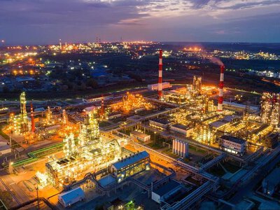 Українські дрони атакували ще один із найбільших нафтопереробних заводів Росії