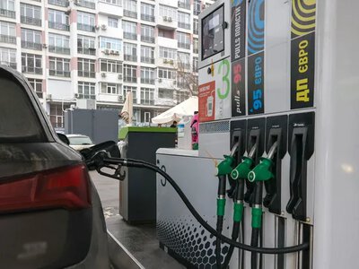 Українські АЗС починають обмежувати продаж дизпалива через фури
