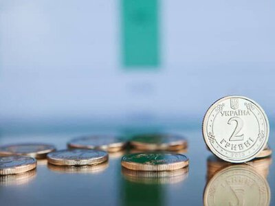 Пенсію можуть призупинити після виїзду за кордон: як поновити виплати та повернути гроші