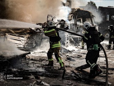 Обидві пожежі на терміналі Нової Пошти під Харковом вже локалізували (фото)