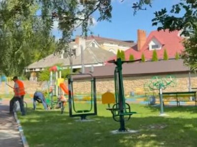 У Здолбунові встановили спортмайданчик із тренажерами (ВІДЕО)