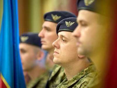 Президент вручив державні нагороди військовослужбовцям Повітряних сил