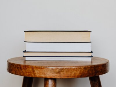7 затишних книжок, які допоможуть відпочити від новин і тривог