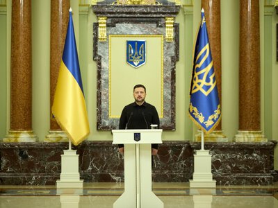 У День ПС ЗСУ Зеленський вручив бойовий прапор та стрічки з почесним найменуванням трьом формуванням Повітряних сил
