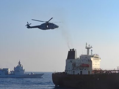 Італійці з гелікоптера висадились на борт танкера “тіньового флоту” РФ