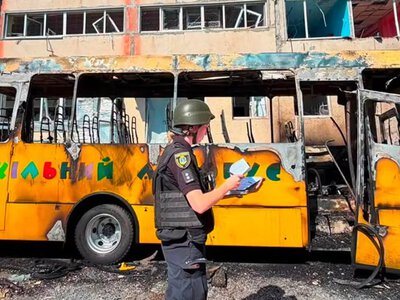 Атака дронів на Миколаївщину: поранене подружжя, пошкоджені школа та шкільний автобус