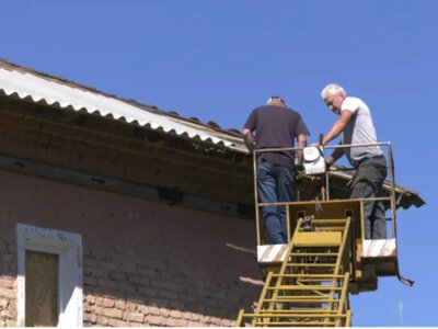 У Миргороді ремонтують пошкоджену дроном покрівлю та міське укриття
