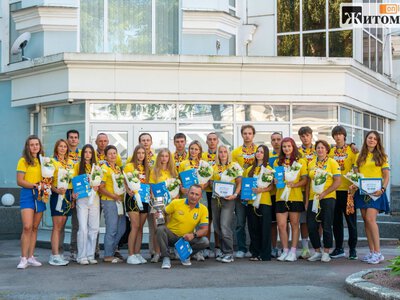 Житомирських спортсменів, які вибороли Кубок Європи з драгонботу, відзначили грошовими сертифікатами