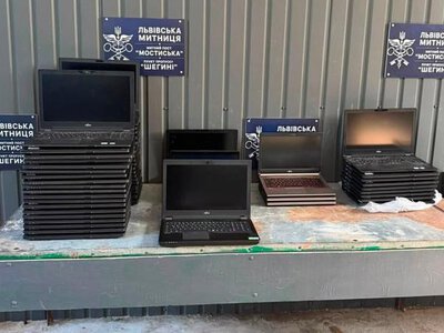 До Рівного з Чехії везли 55 вживаних незадекларованих ноутбуків