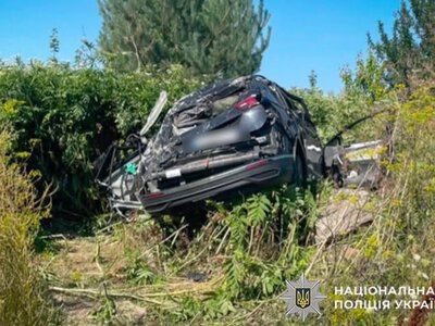 Поблизу Хмельницького перекинувся автомобіль: водій загинув, його дружина травмована