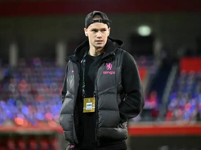 Повернення Мудрика! Українець уже в Гонконзі, де на нього чекають Челсі та Хабі Алонсо