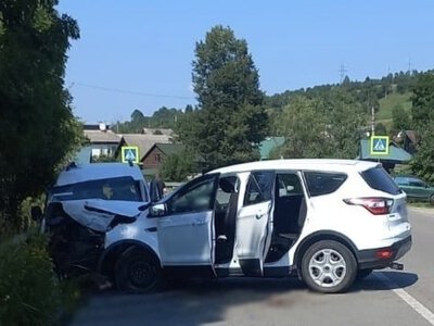 Лобове зіткнення на Рахівщині: травмувалися семеро людей, серед них двоє дітей (ФОТО)