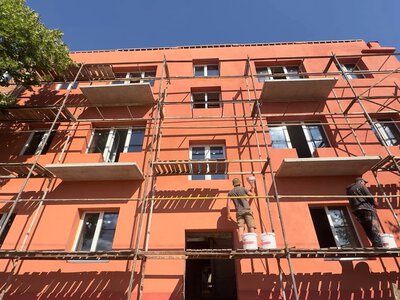 У мерії показали, на якому етапі відновлення будинку на Ахієзерів у Харкові