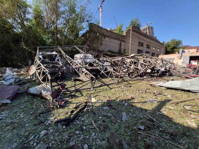 У Києві через ворожий обстріл знищено карети швидкої допомоги