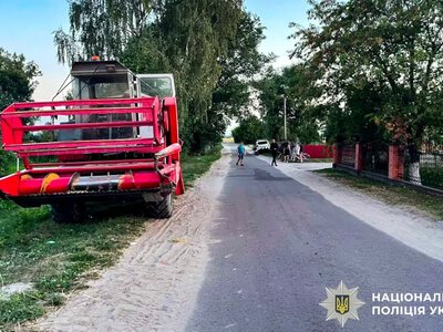 На Березнівщині у ДТП із комбайном загинула 16-річна дівчина: водія затримали