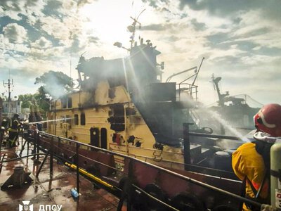 Російський дрон атакував цивільний буксир, прикордонники ліквідували пожежу на судні