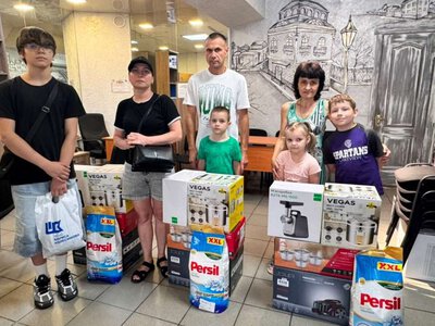 Евакуйовані жителі Дружківської громади у Кропивницькому отримали побутову техніку від благодійників
