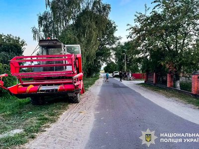 У ДТП із комбайном загинула 16-річна дівчина на Рівненщині