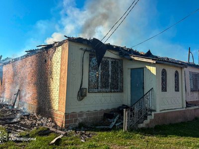 У Великому Бурлуці на Харківщині FPV-дрон влучив у магазин: виникла пожежа