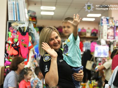 Поліція Києва влаштувала свято для дітей-сиріт