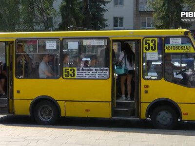 Безготівка з нюансами: як рівняни та водії пристосовуються до нових правил у громадському транспорті (ВІДЕО)
