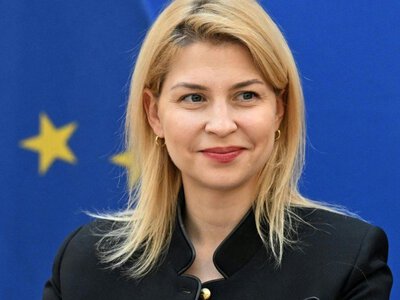 Президент звільнив Стефанішину з посади посла України у США