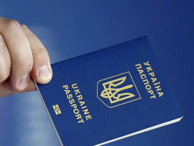Консульства за кордоном не обслуговуватимуть чоловіків без військових документів