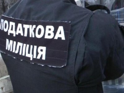 Податківці зможуть слідкувати за виїздами українців за кордон
