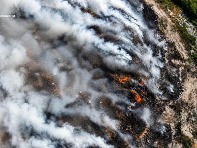 На Тернопільщині третю добу гасять пожежу на сміттєзвалищі