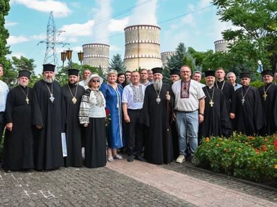 Митрополит Епіфаній відвідав Рівненську АЕС і долучився до передачі допомоги військовим