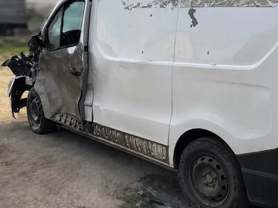  Показали мікроавтобус продавця з Миколаївщини після атаки російського дрона на херсонському ринку 